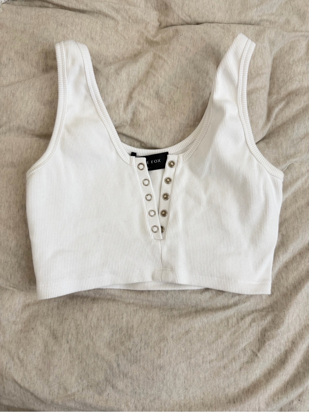 White Fox Ribbed Snap-Front Cropped Tank 🤍 - Picture 5 of 5